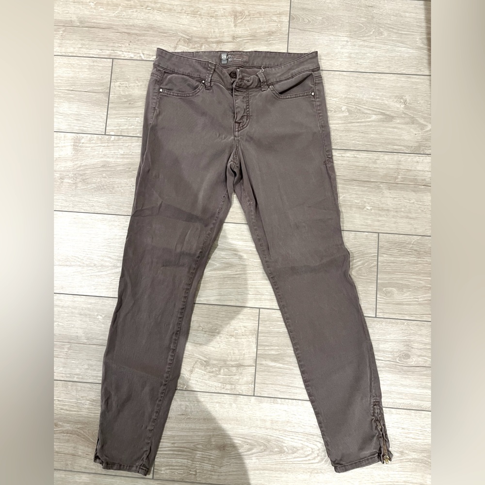 Level 99 stretch brown skinny jeans with zipper leg detail size 29